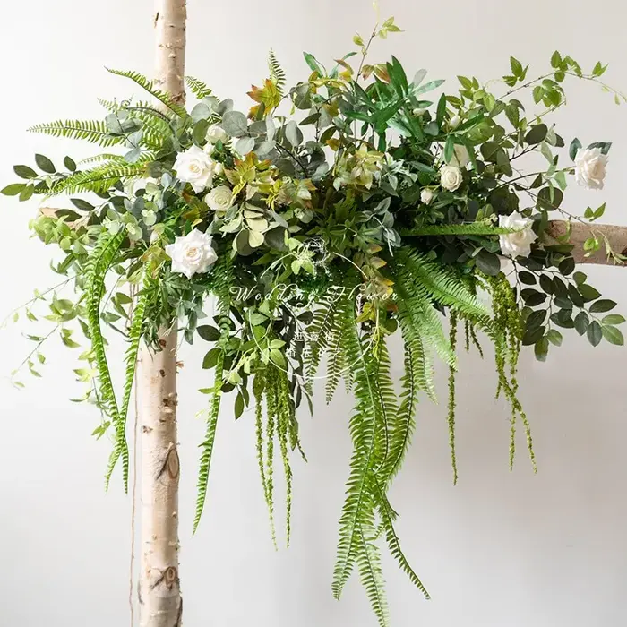 Plantes vertes personnalisées pour décoration d'arche de mariage