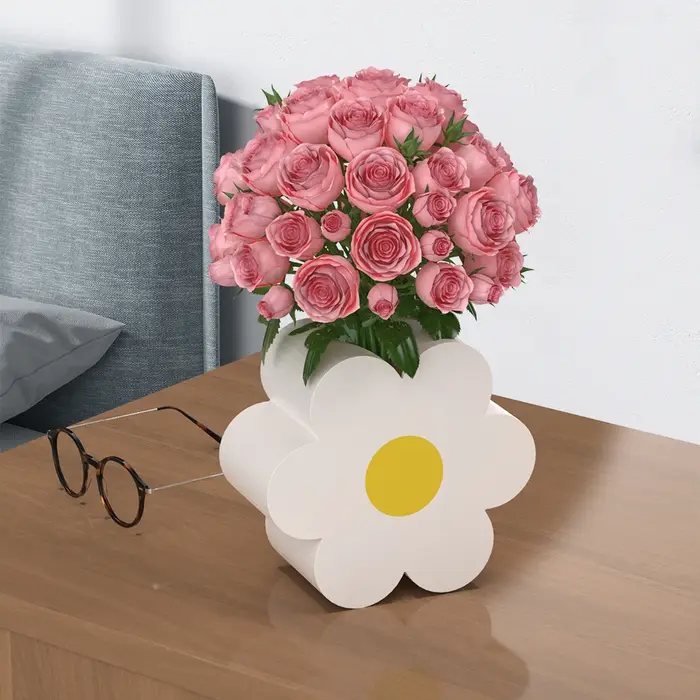 Le petit vase fleuri est durable et n'est pas facile à casser