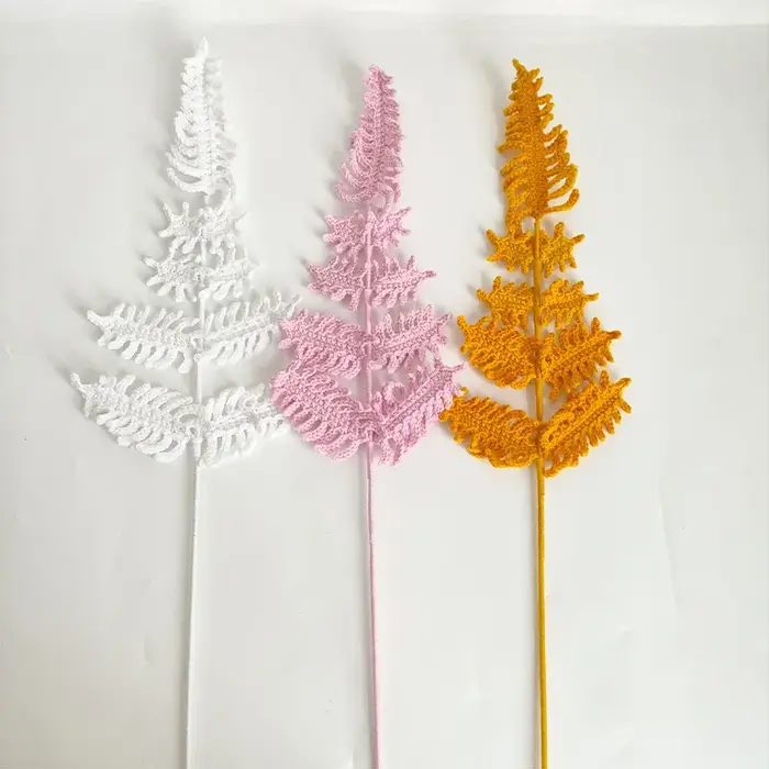 Bouquet de Fleurs avec Feuilles de Fougère et Enge Fini