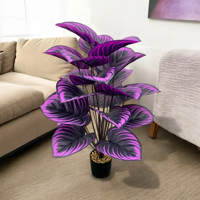 Plantes artificielles violettes élégantes
