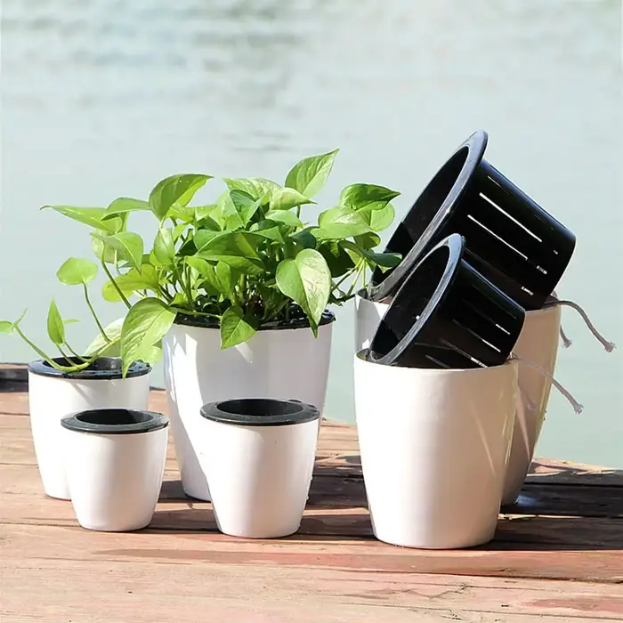 Panier de jardinage automatique en plastique pour plantes auto-arrosantes