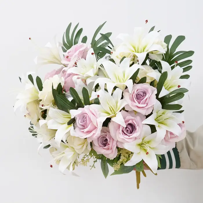 Bouquet de roses de lys artificielles en soie