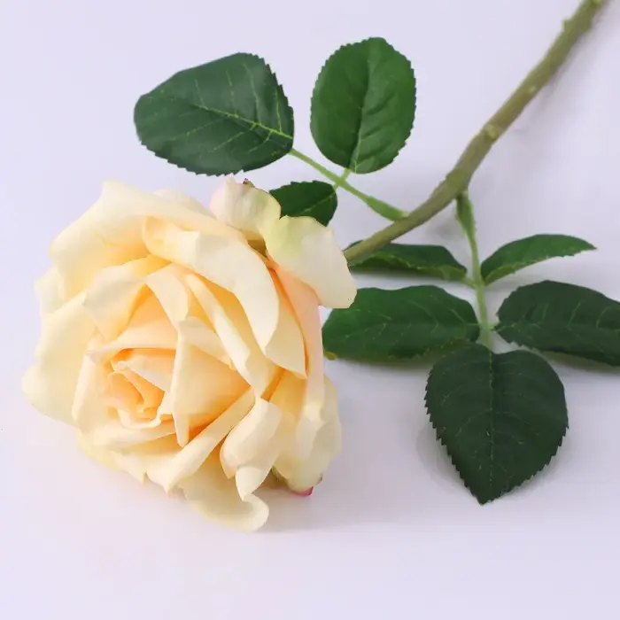 Roses artificielles à friser