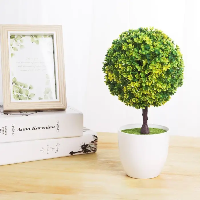 Plantes artificielles en pot