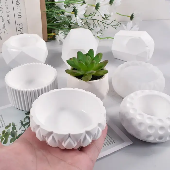 Pot de fleurs en béton