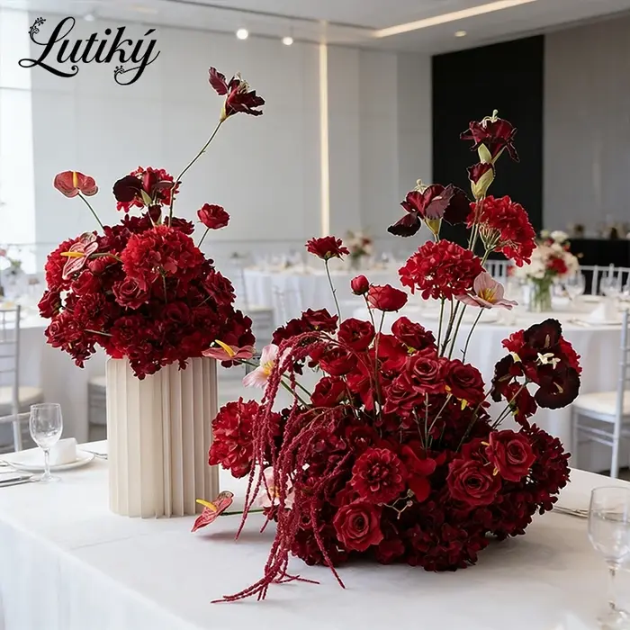 Fleur artificielle rouge bordeaux pour décoration de table