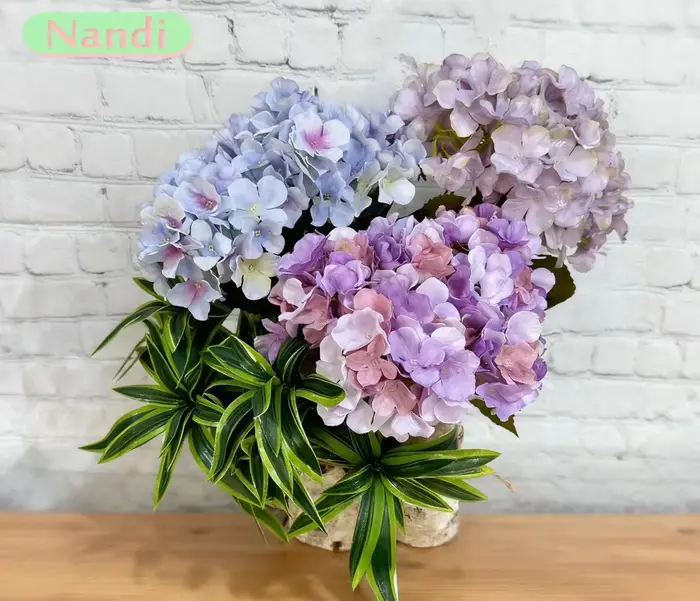 Hortensia à 5 têtes de style britannique : Fleurs artificielles réalistes pour la maison