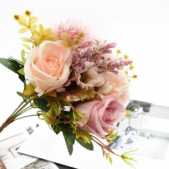Bouquet de fleurs artificielles de haute qualité