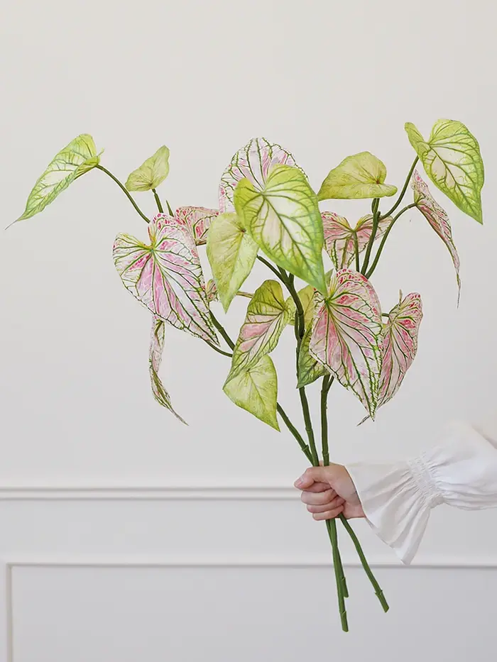 Plante artificielle au caladium