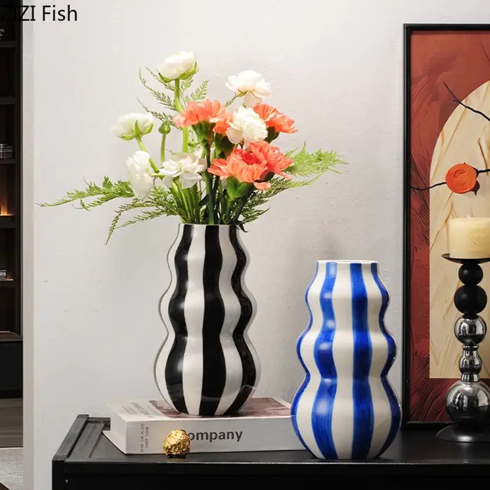 Vase en céramique créatif à rayures colorées