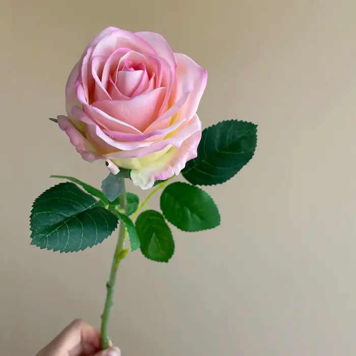 Fleurs artificielles au toucher réel