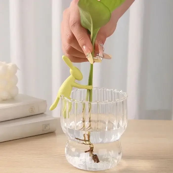 Support de tige de plante en forme de lapin
