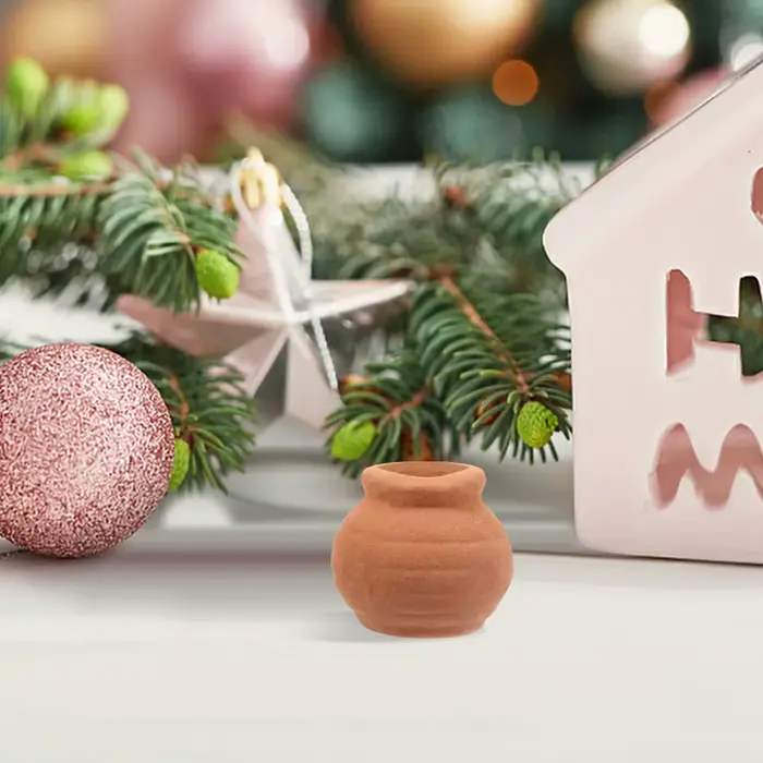 8 petits pots en argile