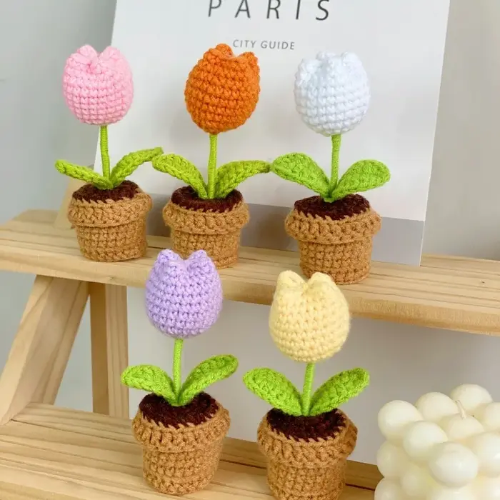 Mini fleurs en pot tissées à la main, roses de bureau, plantes ornementales en pot, fil de laine, produit fini, décoration de la maison