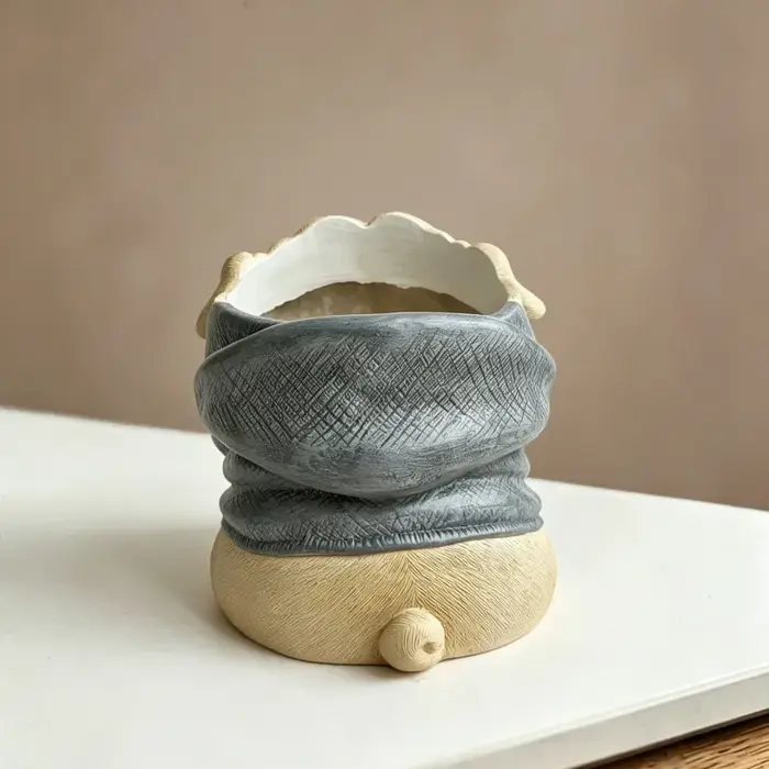 Pot de fleurs en résine en forme de chien Pug