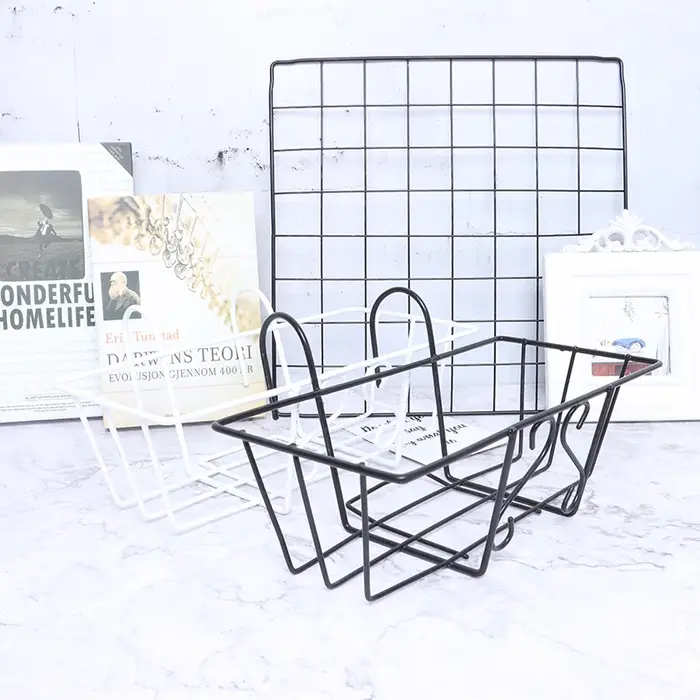 Étagère suspendue, panier