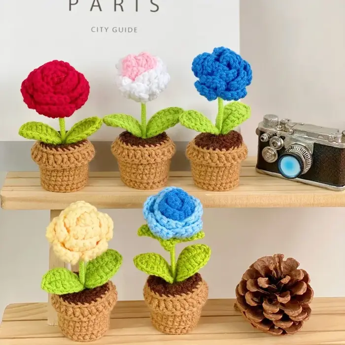 Mini fleurs en pot tissées à la main, roses de bureau, plantes ornementales en pot, fil de laine, produit fini, décoration de la maison