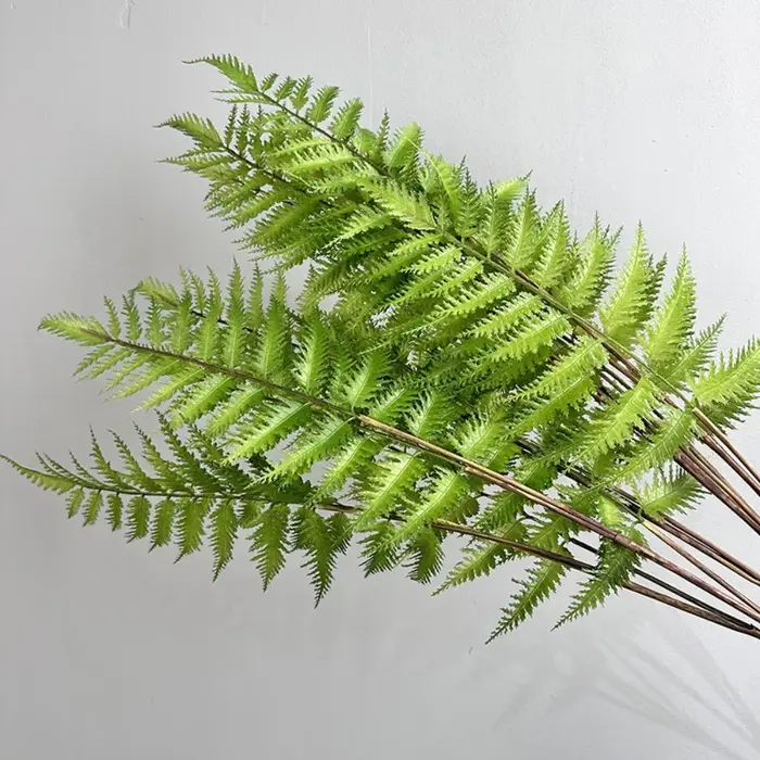 Branches de plantes de fougère artificielles réalistes