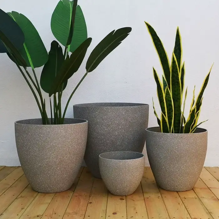 Pots de fleurs en pierre d'imitation givrée