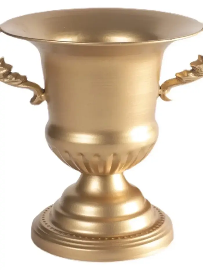 Vase décoratif en fer doré