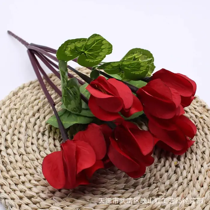 Un bouquet de fleurs de Cyclamen artificielles 7 fourchettes Persicum de Cyclamen en soie