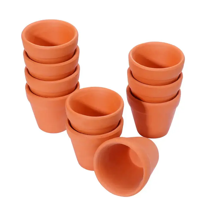 Pot de fleur en poterie rouge