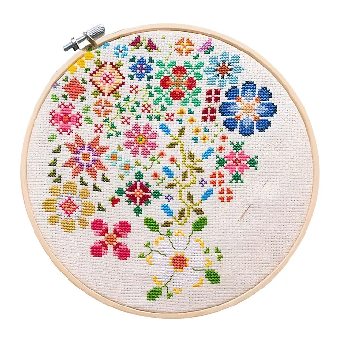 Kit de broderie « Une fleur par jour » avec motifs brodés pré-imprimés