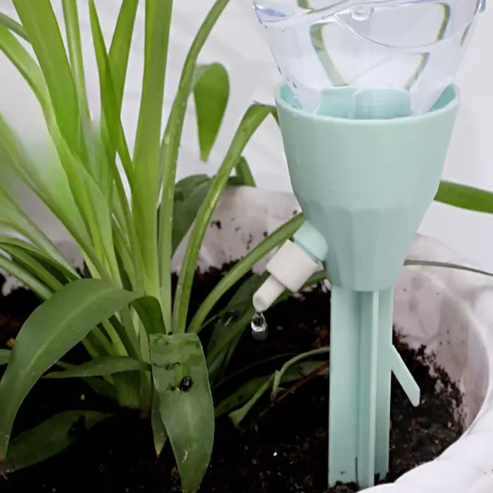 Dispositif d'arrosage automatique de fleurs pour plantes en pot à la maison