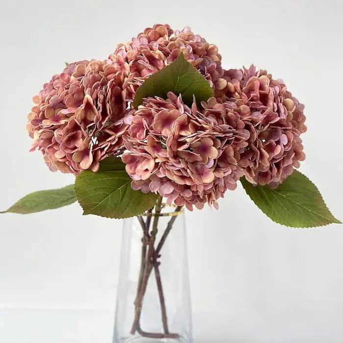 Vase de fleurs artificielles d'hortensia en soie