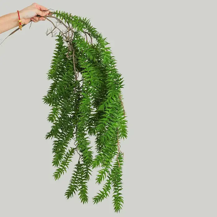 Plante verte suspendue artificielle en rotin