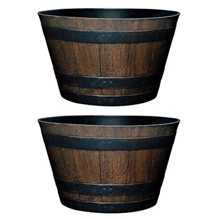 Ce pot en résine magnifiquement conçu offre un moyen accrocheur pour afficher vos petites plantes préférées à l'intérieur et à l'extérieur