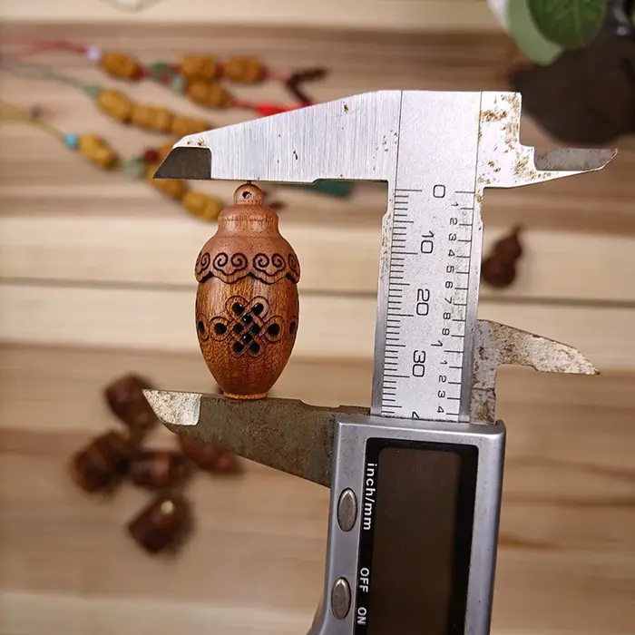 Bouteille d'aromathérapie sculptée en bois, Mini Vase pagode, décoration suspendue pour voiture, dif