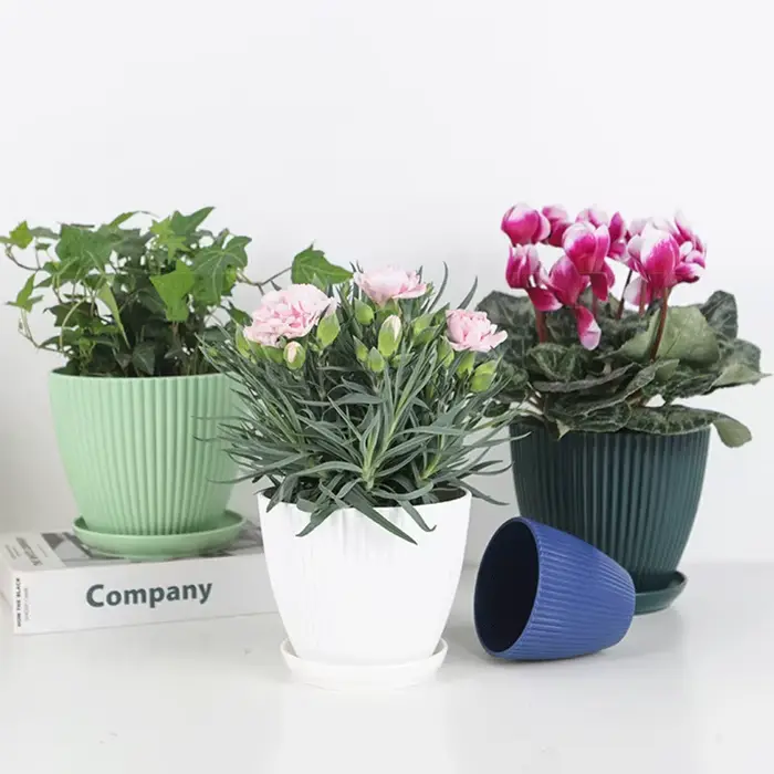 Pots de fleurs en plastique pour la plantation de balcons