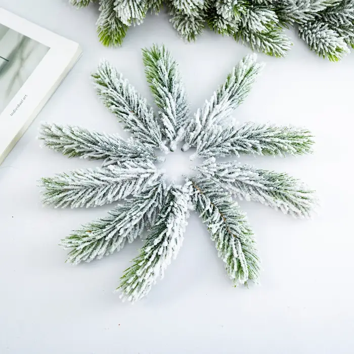 Branches de pin de neige en cèdre artificiel