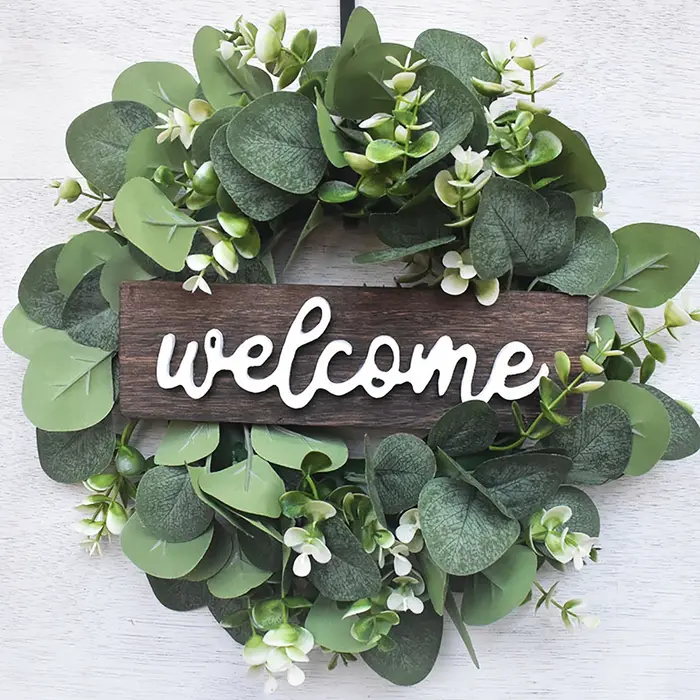 Couronne de bienvenue en feuilles d'eucalyptus de 12 pouces pour porte d'entrée