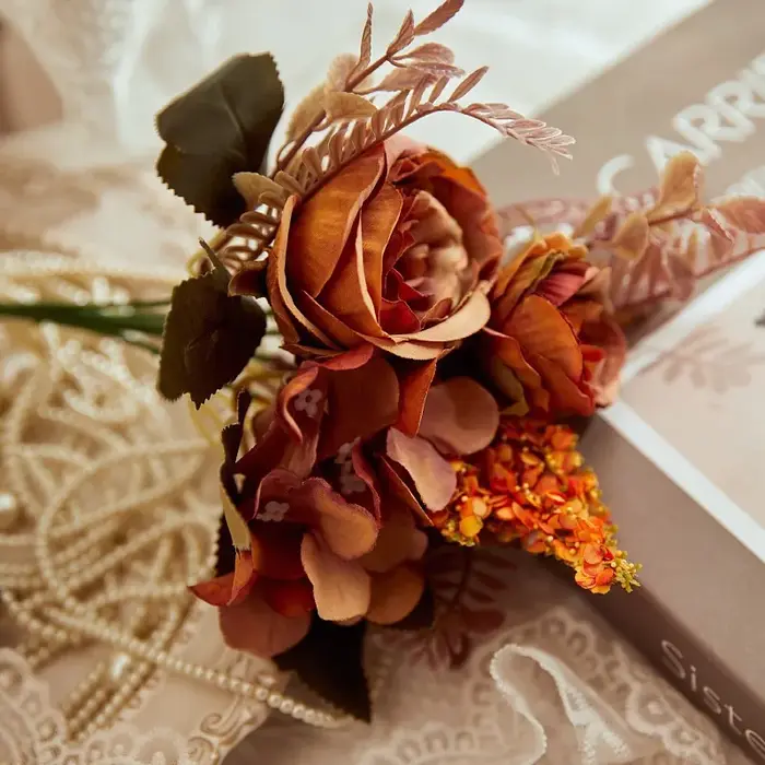 Fleurs artificielles d'automne