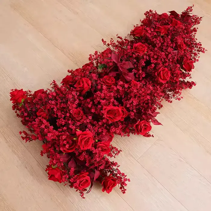 Rose rouge fleur de prunier décoration florale cadre d'arc d'angle accessoires de fond de mariage fête événement scène
