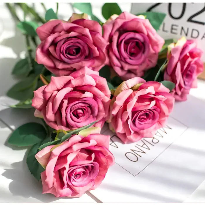Roses artificielles en soie simples de style nordique