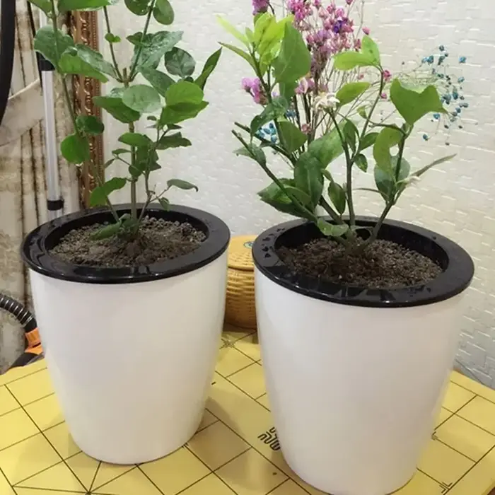 Panier de jardinage automatique en plastique pour plantes auto-arrosantes