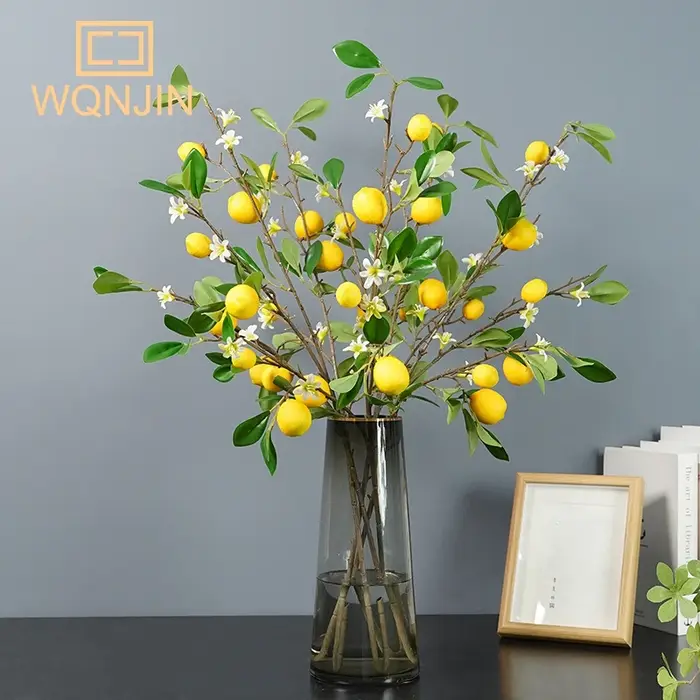 Branche de fruits de citron de luxe avec feuilles vertes