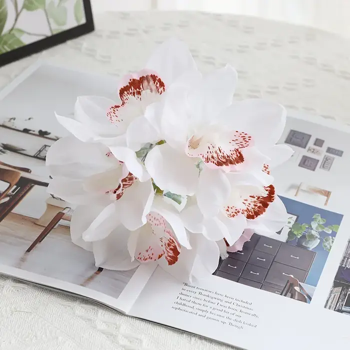 YO CHO Bouquet de fleurs d'orchidées artificielles 6 têtes en Latex Real Touch Cymbidium Flower DIY