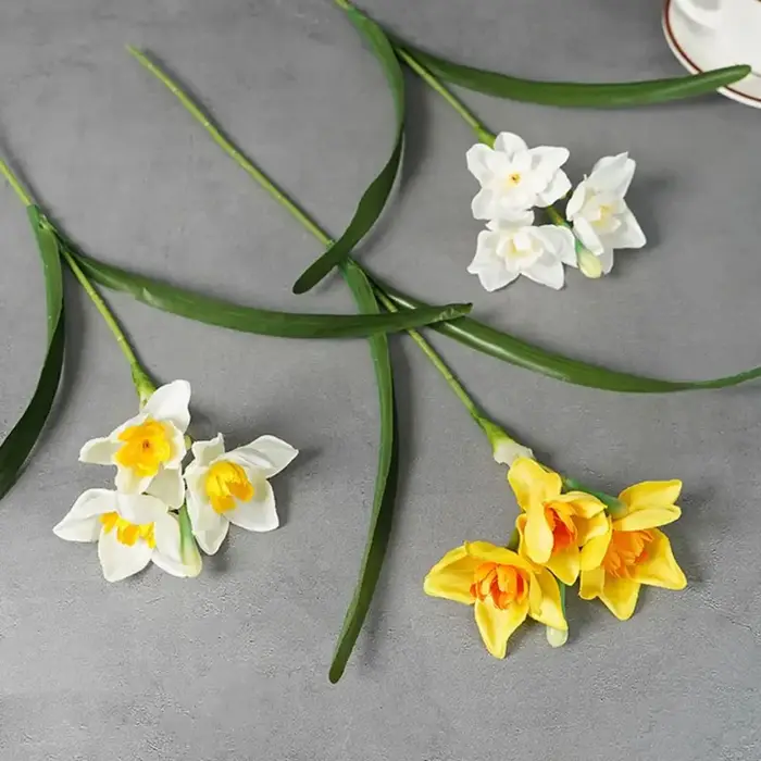 Fleurs de narcisse artificielles au toucher réel