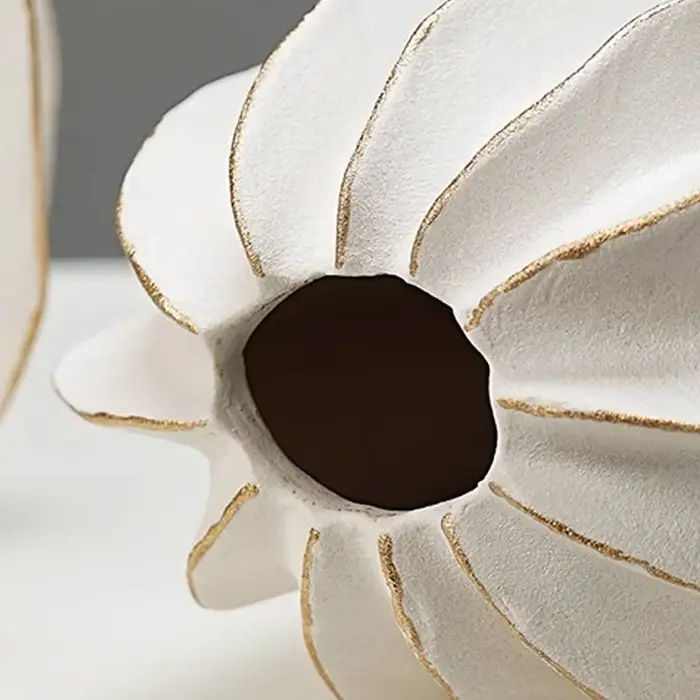 Vase en céramique en forme d'étoile