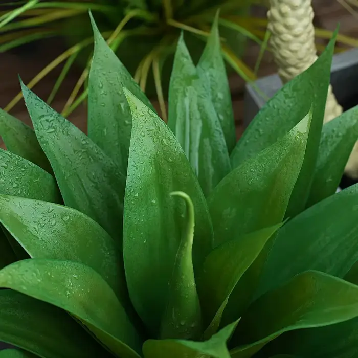 Plante succulente verte artificielle d'agave tropicale avec pot