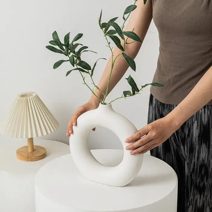Vase à fleurs blanc nordique