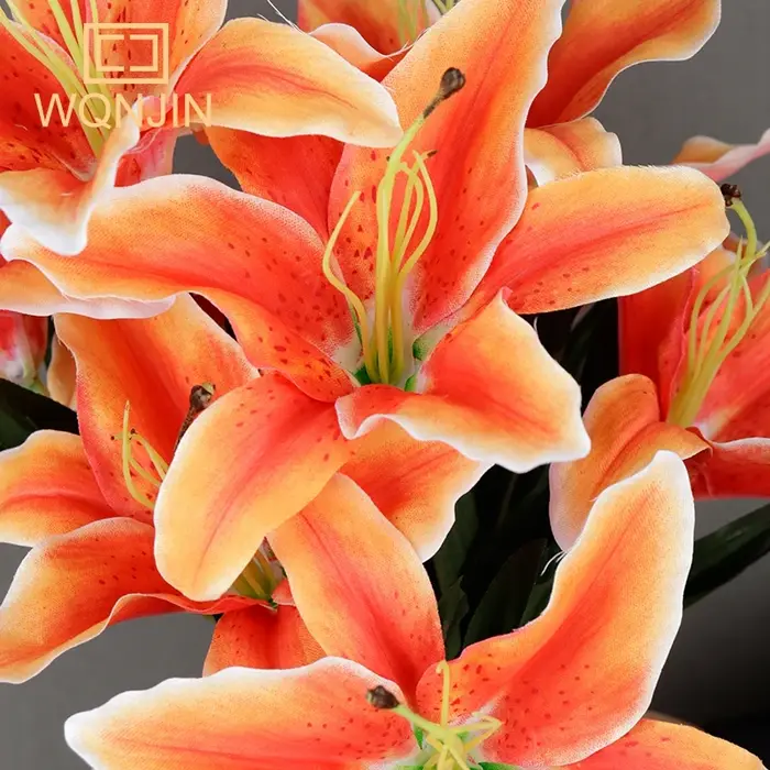 Bouquet de fleurs de lys artificielles multicolores européennes