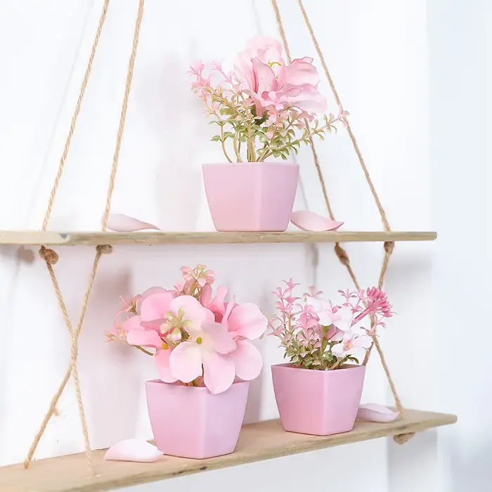 Plante en pot de fleurs artificielles