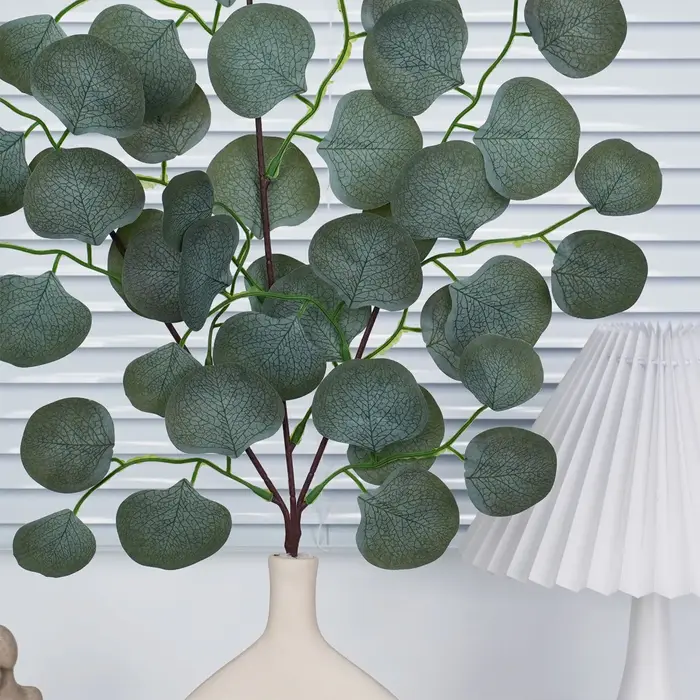 Plantes artificielles de vigne en feuille d'eucalyptus