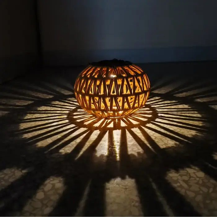 Lanterne solaire lumineuse pour cour