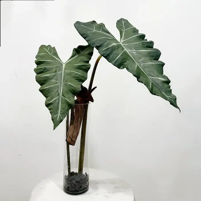 Plante verte en PU simulée